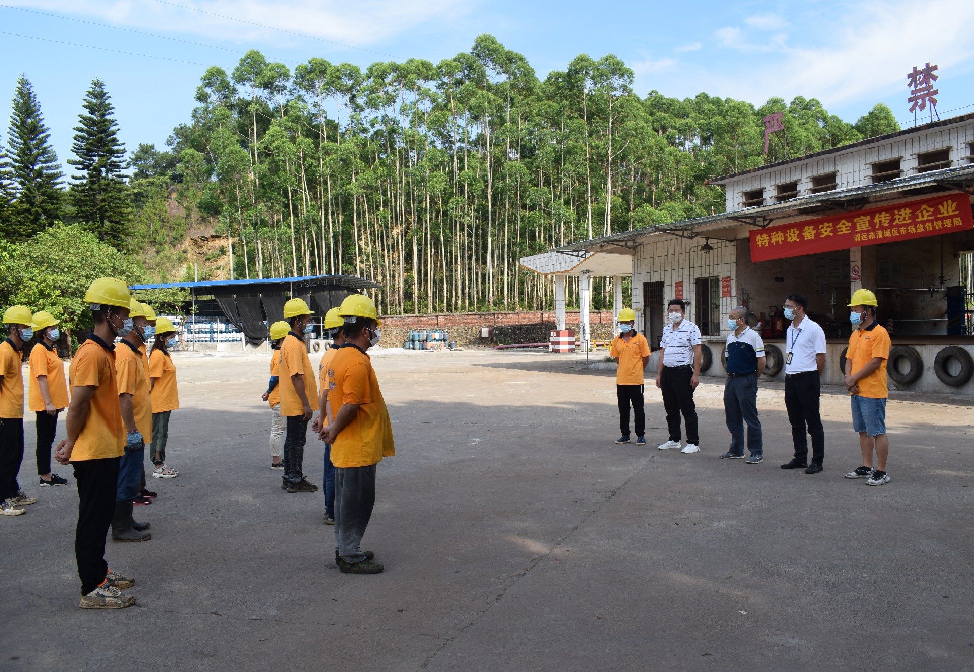 （圖為搶險成功，宣布解除警戒。）.jpg